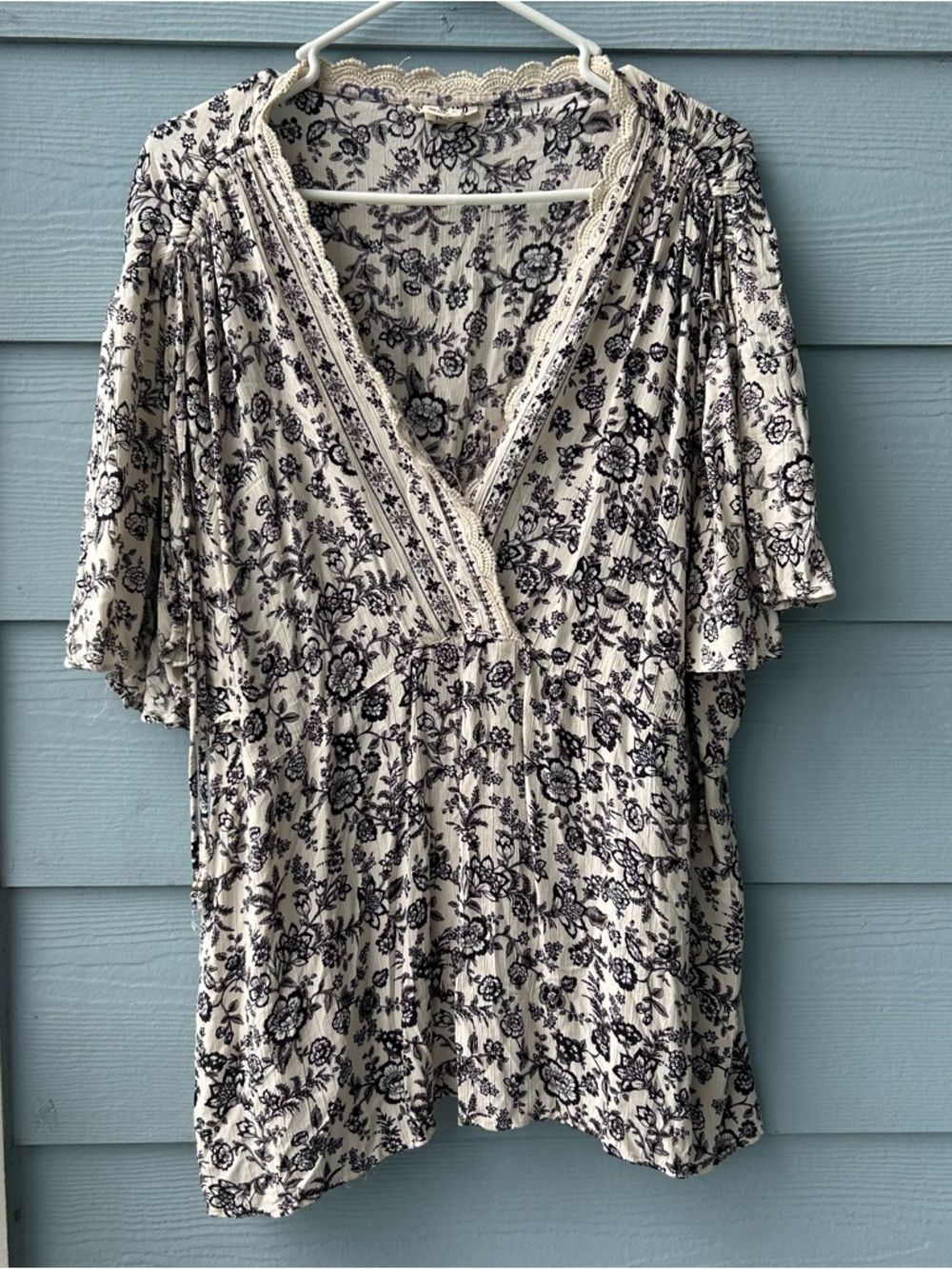 Floral V-Neck Flutter Sleeve Women's Top - Cream and Black